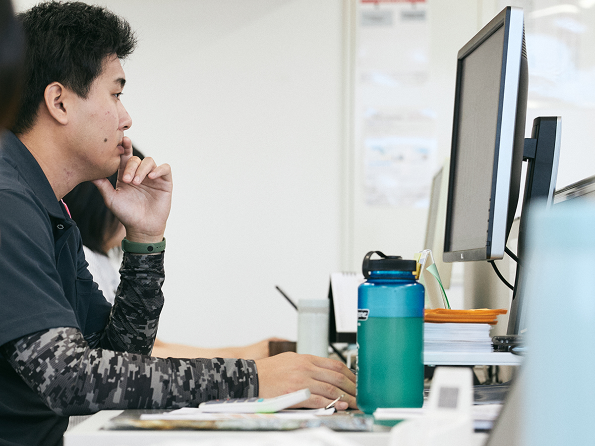 社員が働く様子の写真