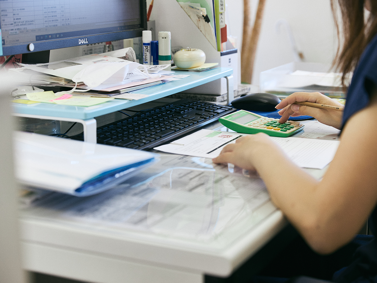 社員が働く様子の写真